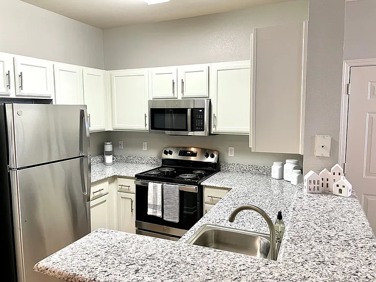 Nelson Pointe Apartment Homes — Photo 12