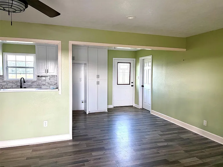 2884 Brooks Dr — Photo 3