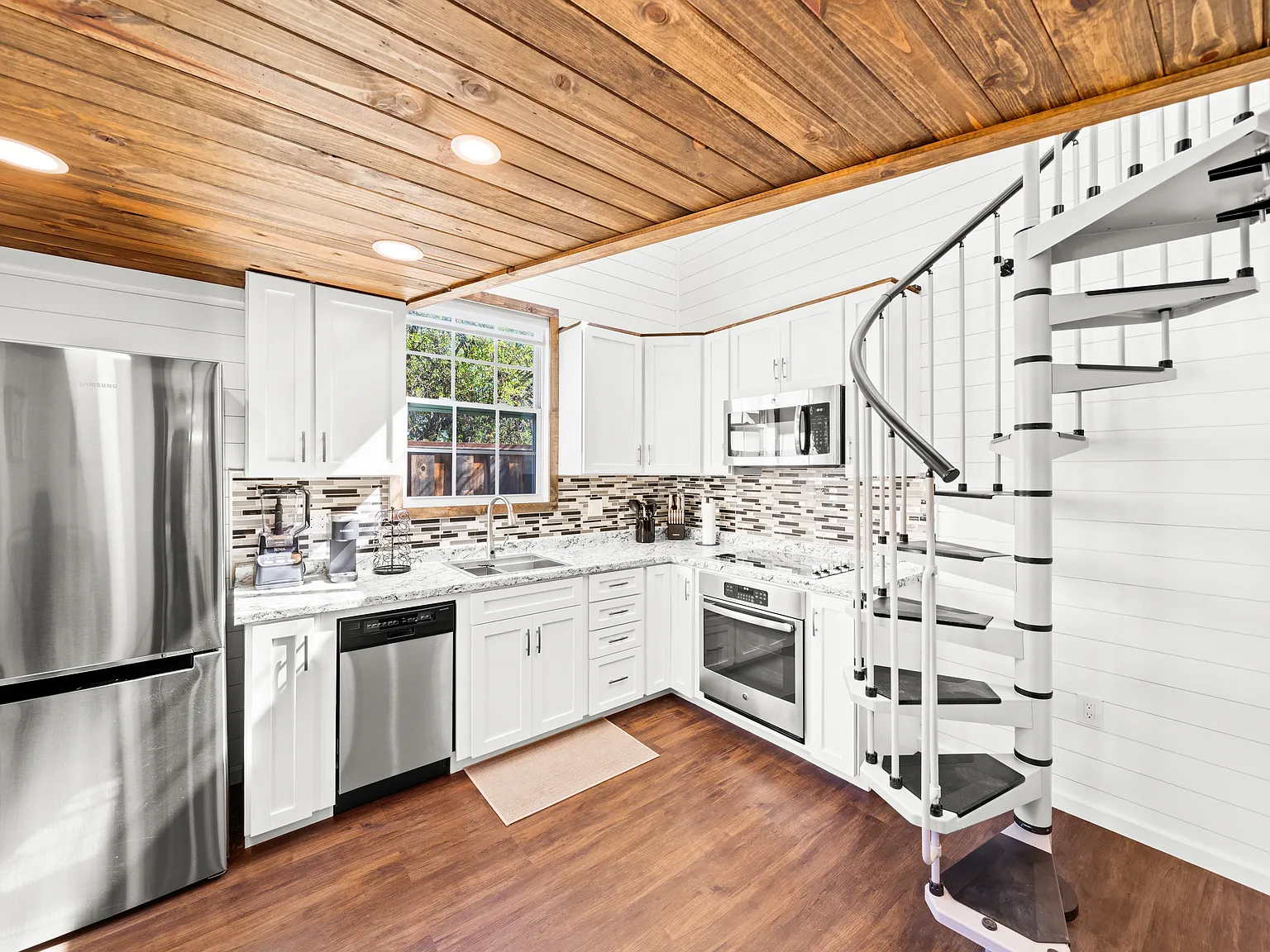 809 El Rancho Dr — Photo 3