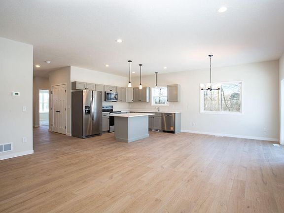 3rd image of 263 Eagle Ridge Dr