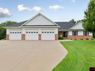 104 Creekside Dr, Mankato, MN 56001