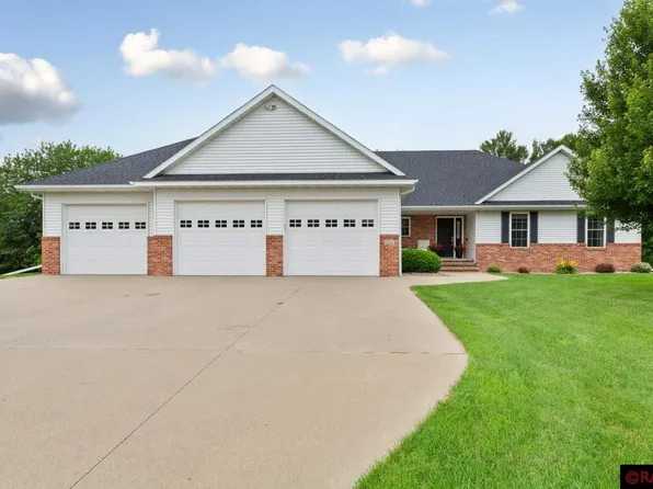 104 Creekside Dr, Mankato, MN 56001