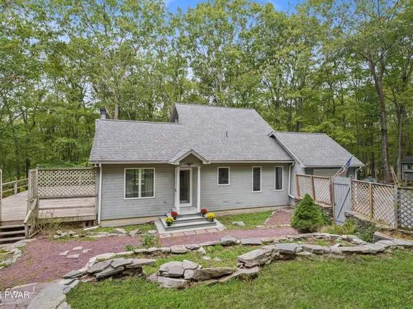 106 Arbutus Ct, Milford, PA 18337
