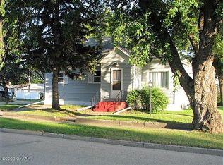 107 Boundary Rd E, Cavalier, ND 58220