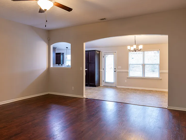 3237 Alexandria Dr — Photo 2