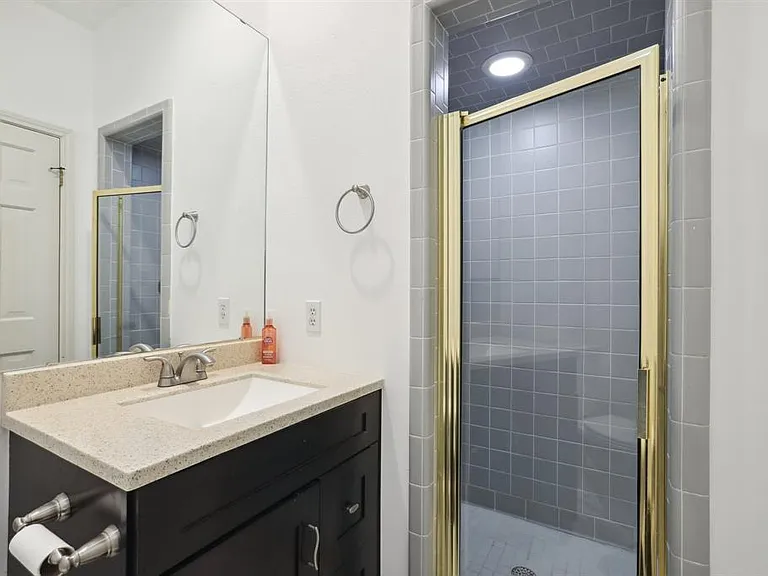 6904 Peppervine Cv — Photo 18