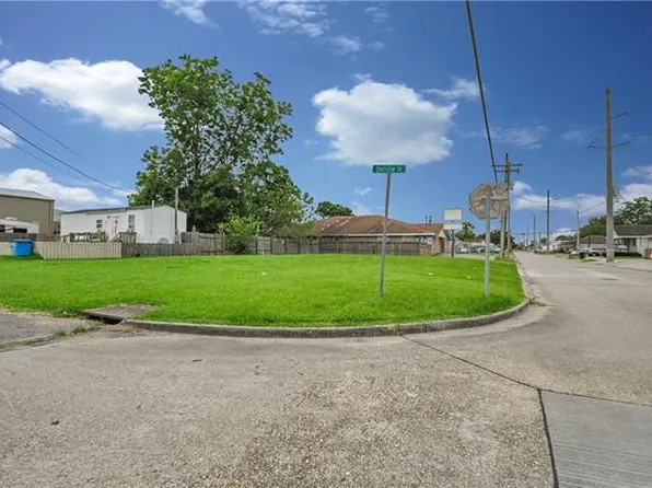 325 W Genie St, Chalmette, LA 70043