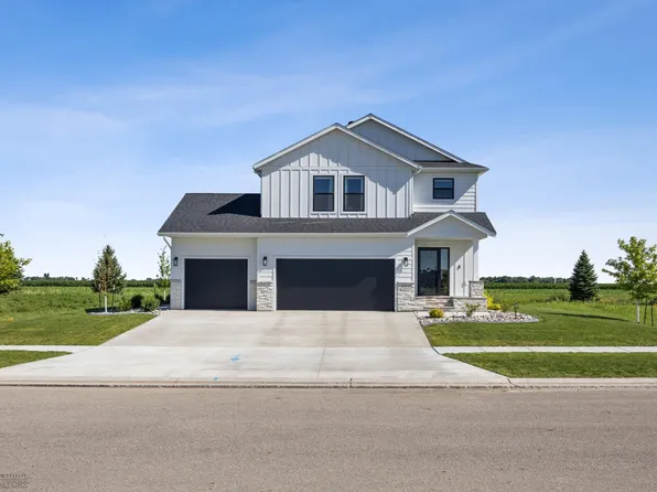 464 8th St N, Casselton, ND 58012