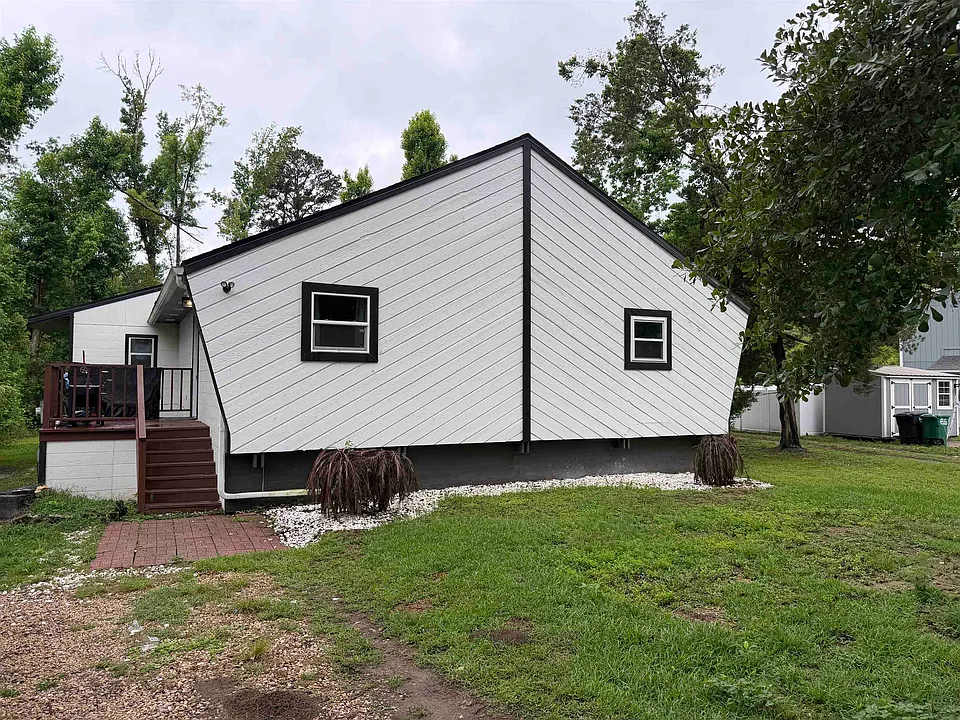 2444 Chateau Ln