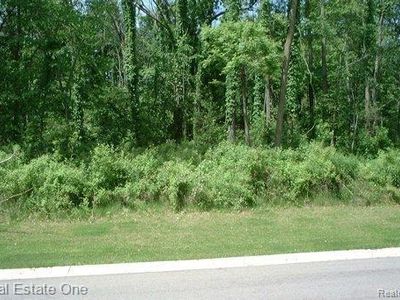 1925 Laflamme Ct, White Lake, MI, 48386