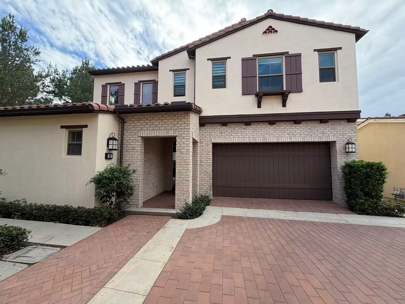 4 bed, 2155 sqft, $6,000 — Photo 1