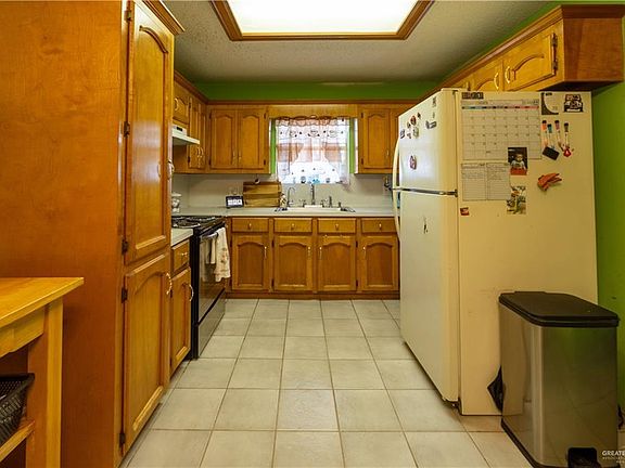3rd image of 2211 Cedro Dr
