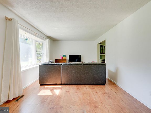 4th image of 21493 Morris Dr