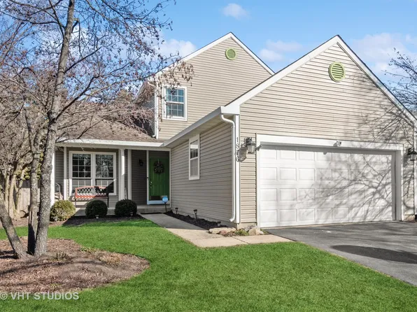 1876 Isle Royal Ln, Hanover Park, IL 60133