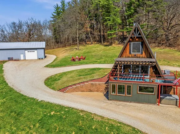 14847 Lost Canyon Rd, Peosta, IA 52068