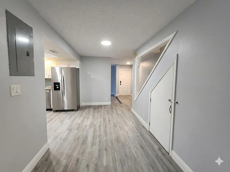7931 SW 7th Pl — Photo 2