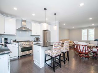 3 Arlington Rd #201, West Hartford, CT 06107