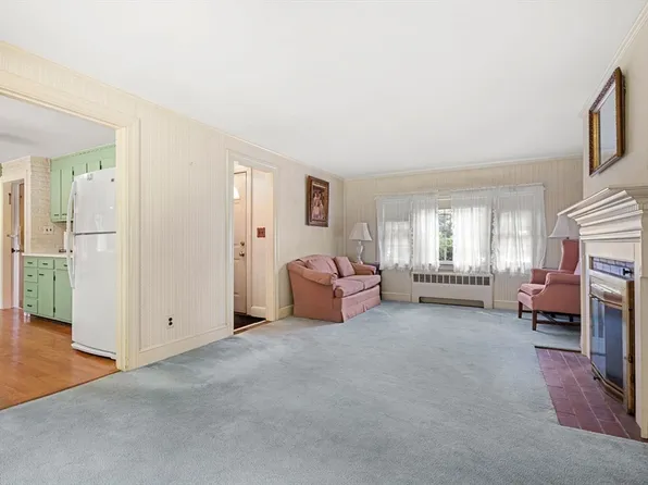 10 Maple St, Wenham, MA 01984