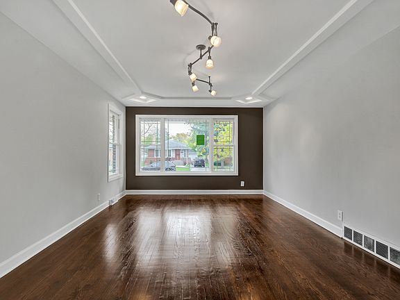 4th image of 16010 Marian Dr