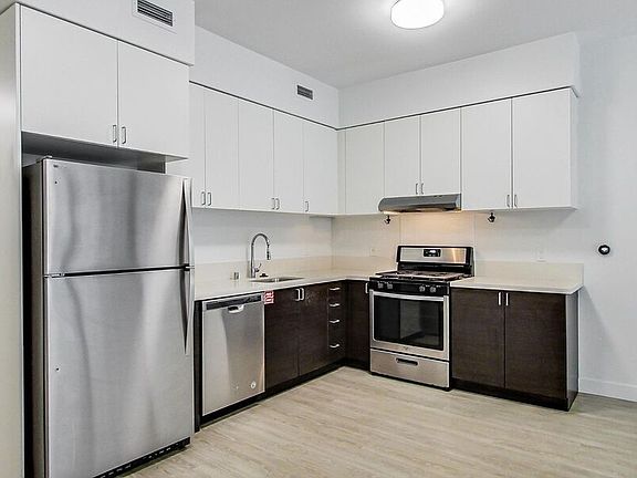 3rd image of 4435 Piedmont Ave Unit 203