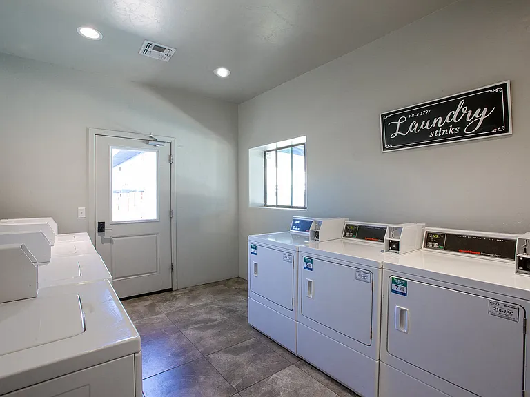 University Manor — Photo 19