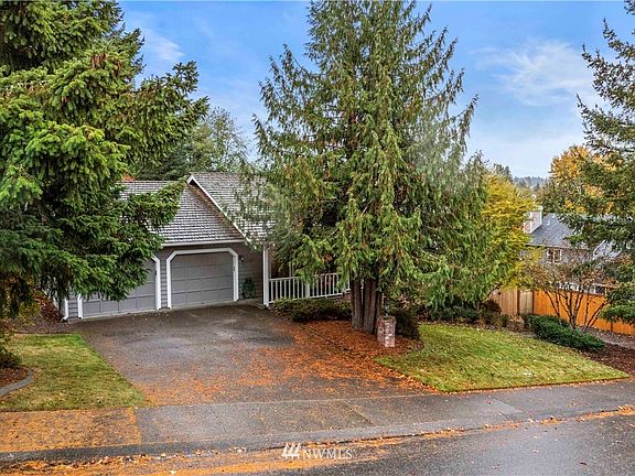 The driveway offers plenty of parking and the lush landscape provides nice privacy