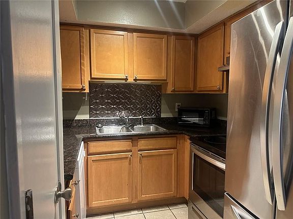3rd image of 233 W Esplanade Ave