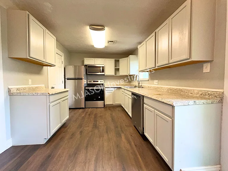 2709 NW Hilltop Dr — Photo 5