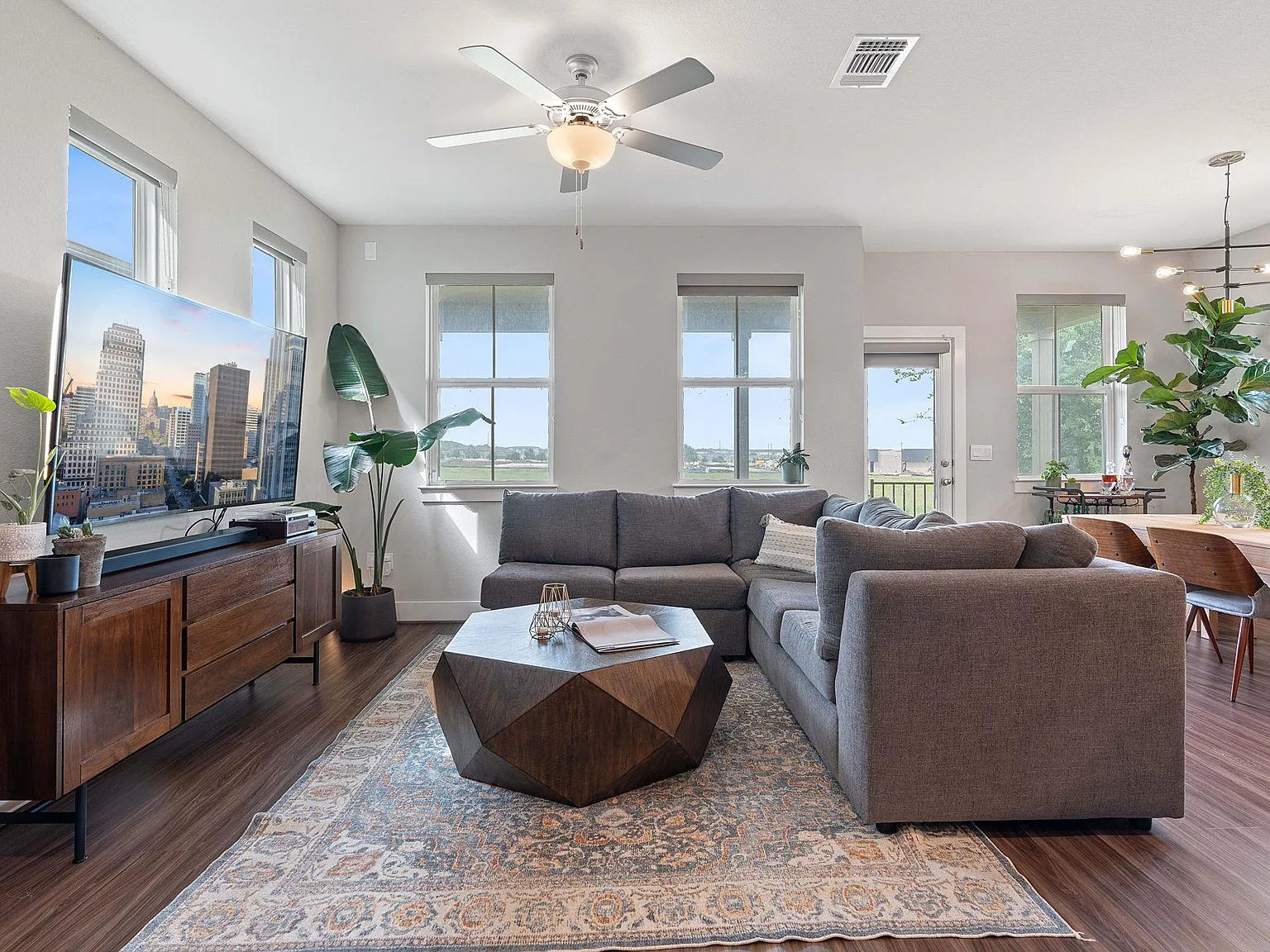 3 bed, 2.5 bath, 1775 sqft, $3,000 — Photo 4