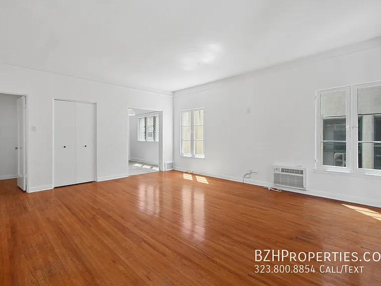 140 S Elm Dr #6 — Photo 3
