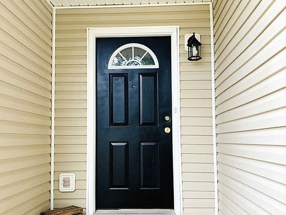 2nd image of 1037 Waterford Cir