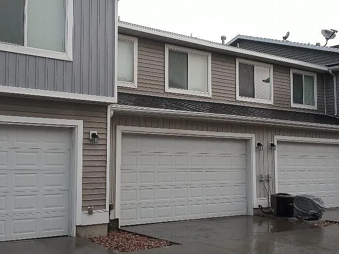 3 bed, 1374 sqft, $1,600 — Photo 2