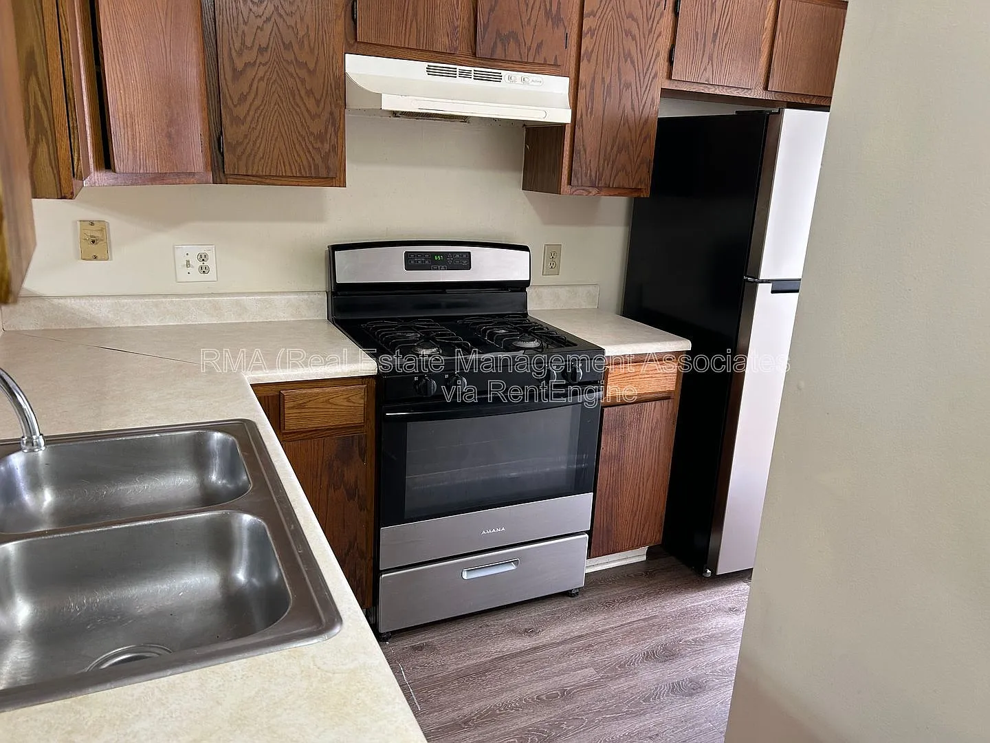 2 bed, 1.5 bath, $1,100 — Photo 3
