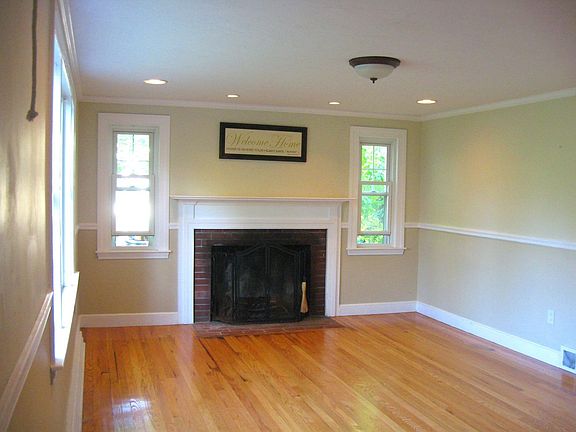 Fireplaced livingroom