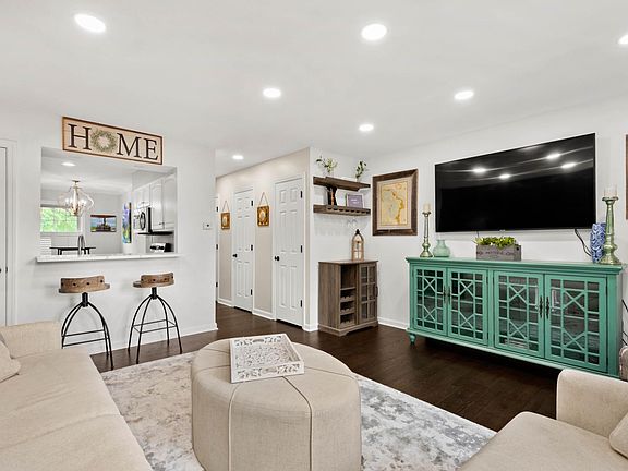 2nd image of 657 Robinwood Dr