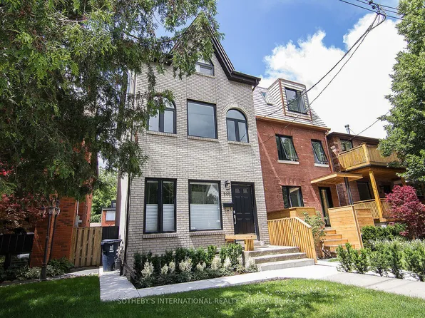 900 Manning Ave, Toronto, ON M6G 2X4
