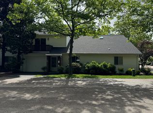 897 Halifax Dr, Warwick, RI 02886