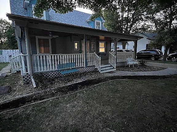 Large covered deck with 2 ceiling fans
