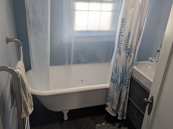 4th image of 1700 Franklin St