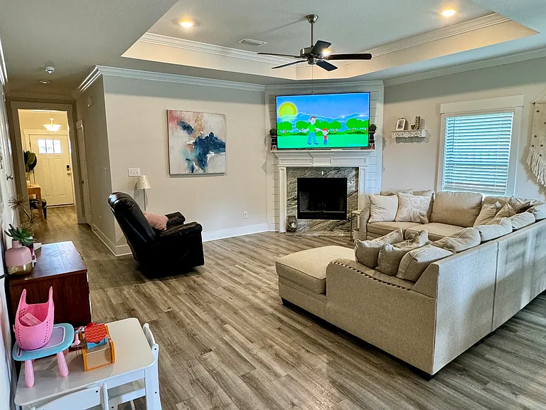 1048 Pheasant Cir — Photo 2