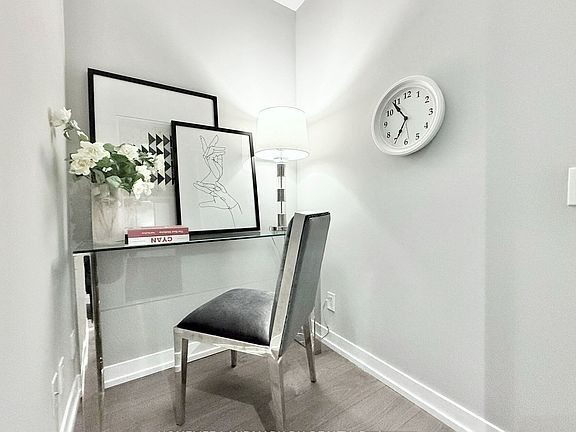 4th image of 950 Portage Pkwy #5807