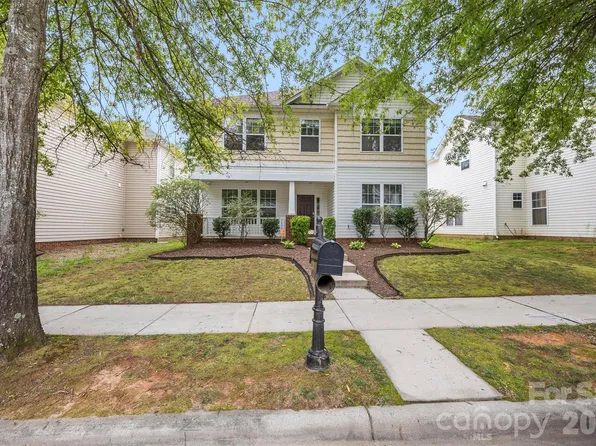 6010 Colonial Garden Dr, Huntersville, NC 28078