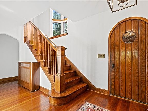 3rd image of 72 Mayflower Dr