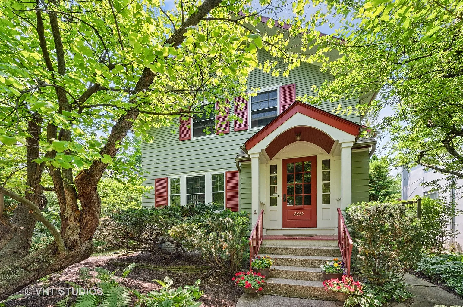 2410 Thayer St photo 1