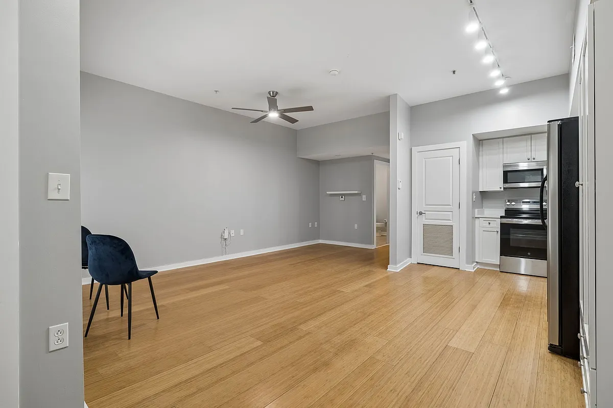 Building Photo - 807 18th Ave #314