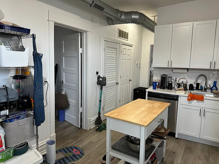 2331 W Superior St #2R — Photo 6