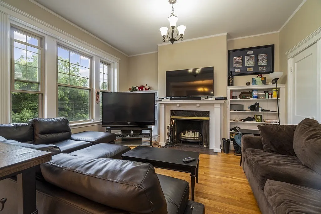 4 bed, 2600 sqft, $5,000 — Photo 4