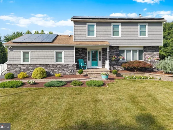 146 Hankins Rd, Hightstown, NJ 08520