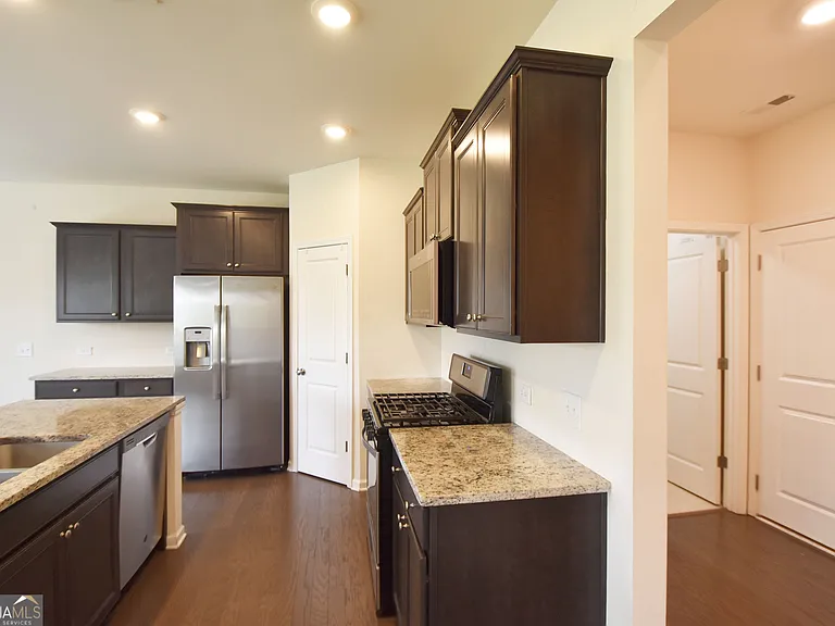 421 Southbridge Pass — Photo 23