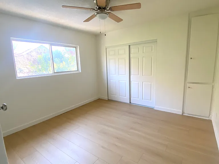 1905 S Oxford Ave #12 — Photo 8